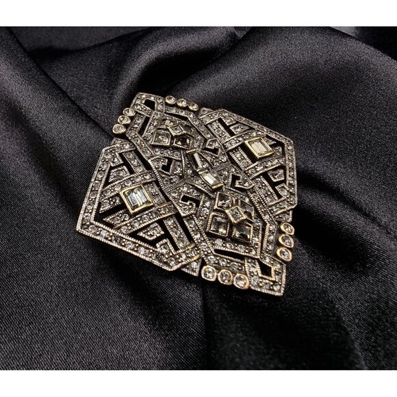 Heidi Daus Signed Geometric Crystal Brooch Pin Rhinestone Detailing Antique Gold - Picture 2 of 5